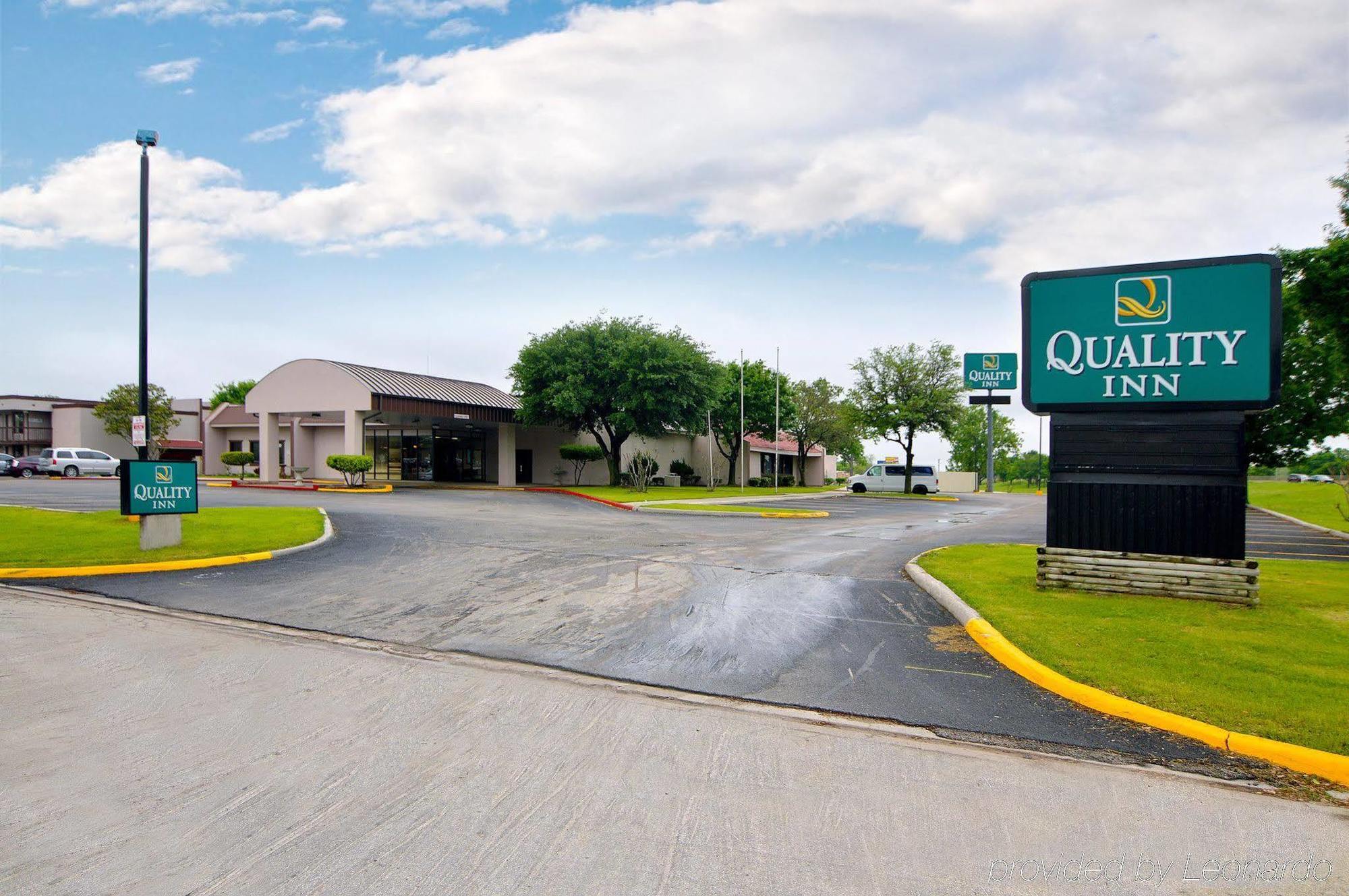 Quality Inn 2*
